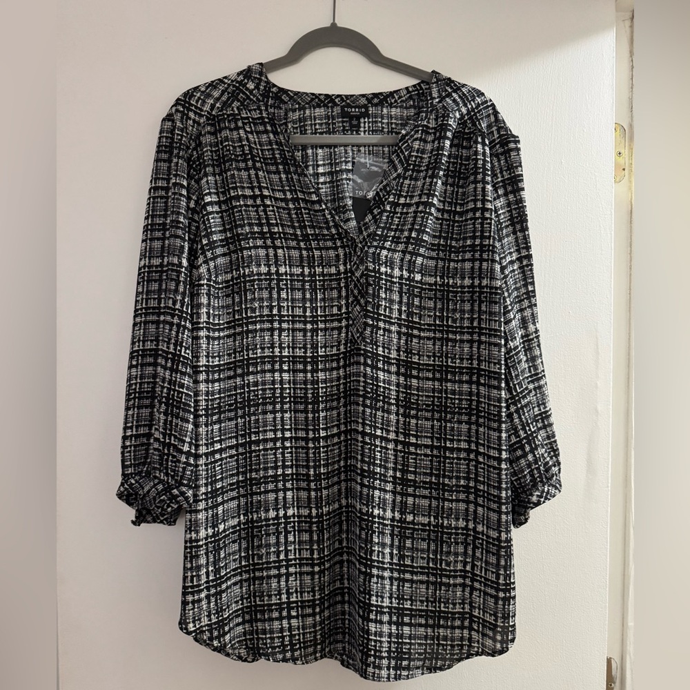 Torrid Black and White Tweed Blouson Sleeve Tunic